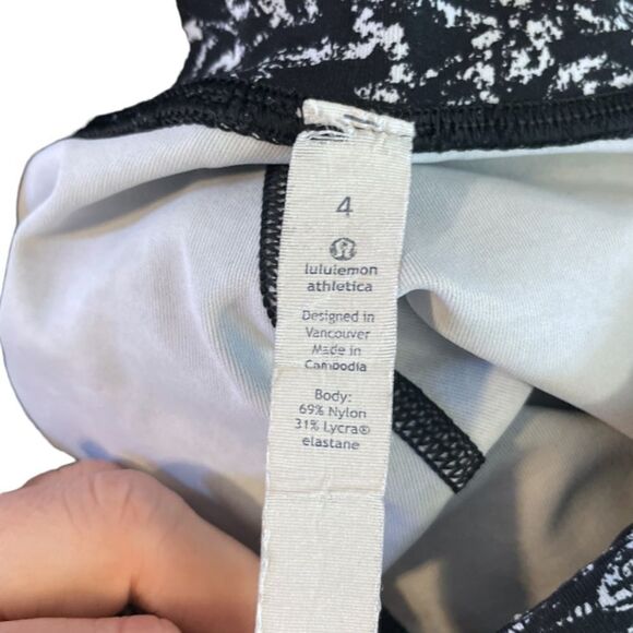 Lululemon High Times Pant Legging in Luon Suited Jacquard Black White, Size 4 - Picture 9 of 10